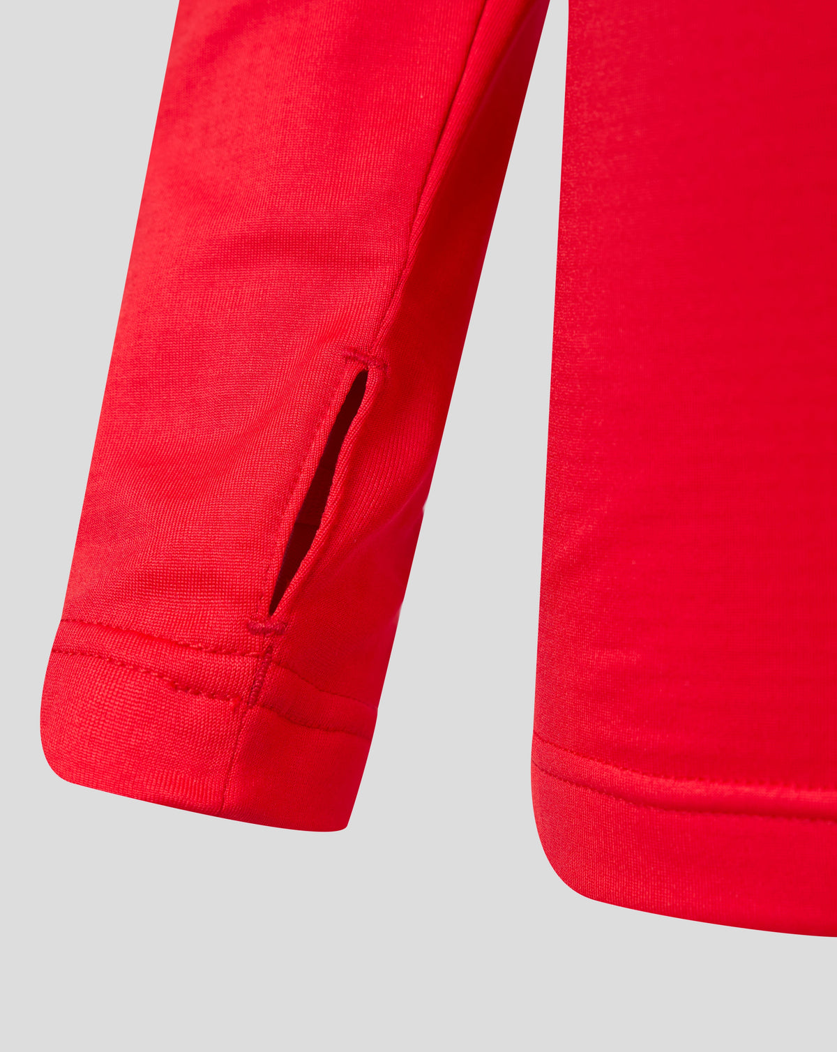 Red sleeve close up showing seam and zipper opening of the FC Twente Matchday midlayer training top.