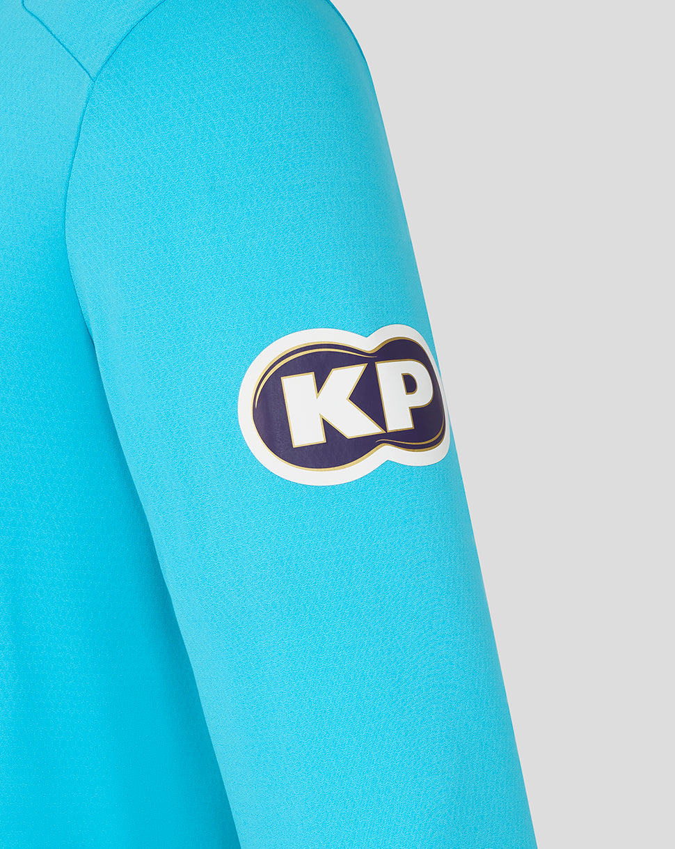 Close-up of a turquoise sleeve with a logo on a light gray background