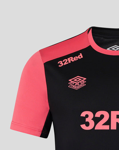 Black and pink sports jersey with '32Red' and Umbro branding on a gray background