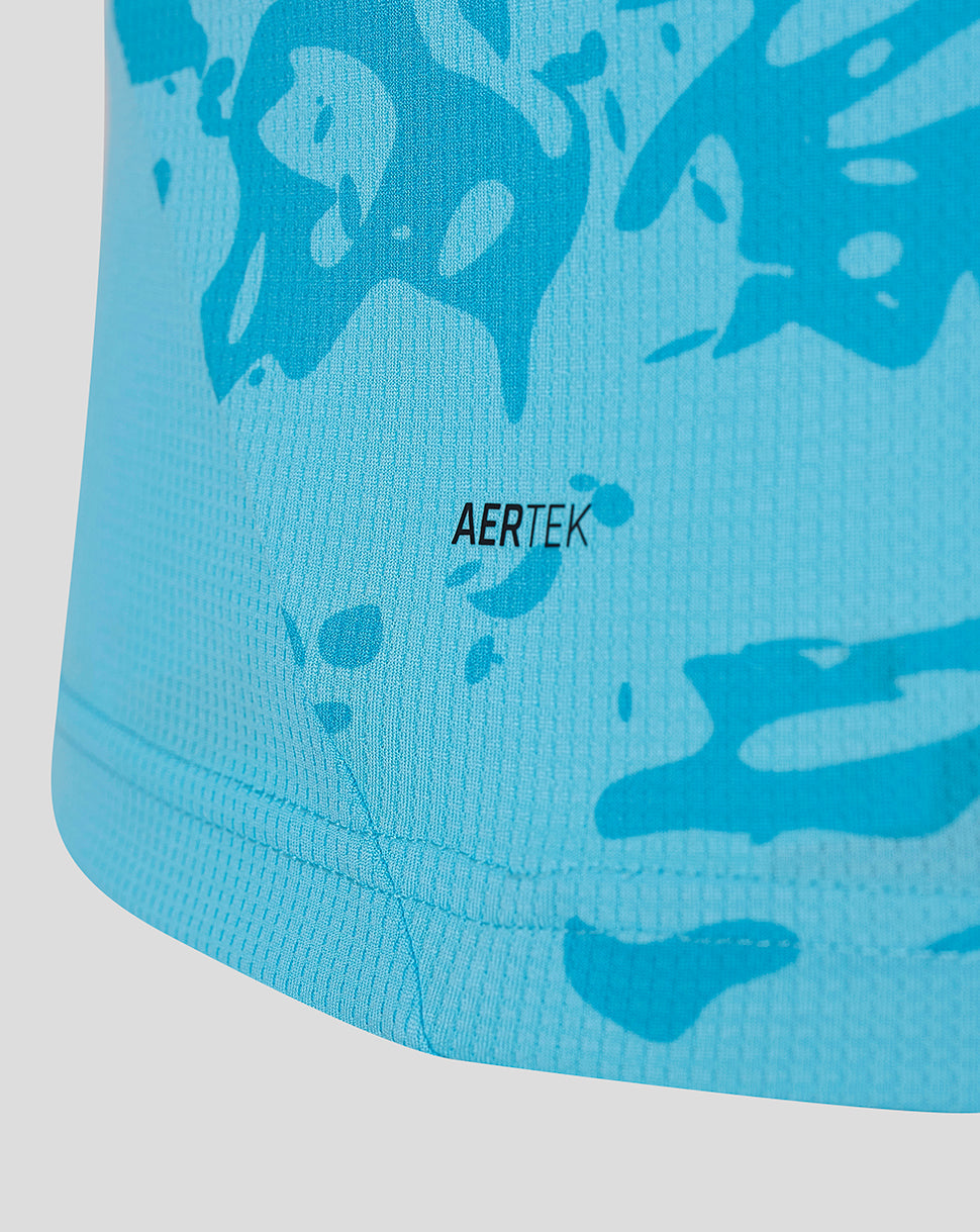 Close-up of AERTEK print on turquoise FC Twente away goalkeeper shirt with blue abstract pattern