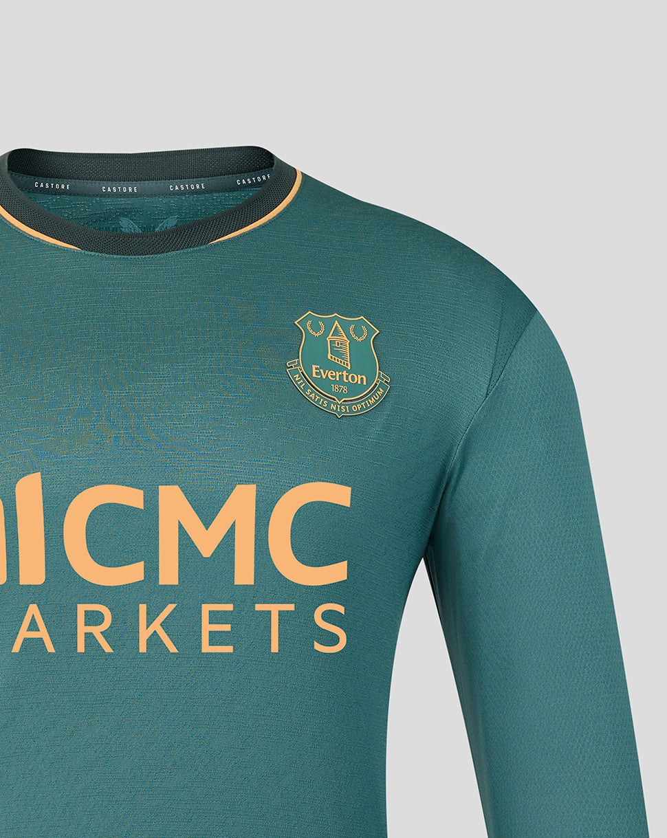 Teal Everton 26/27 third long sleeve shirt close up of the club crest on the chest with ICMC MARKETS lettering and contrasting collar.