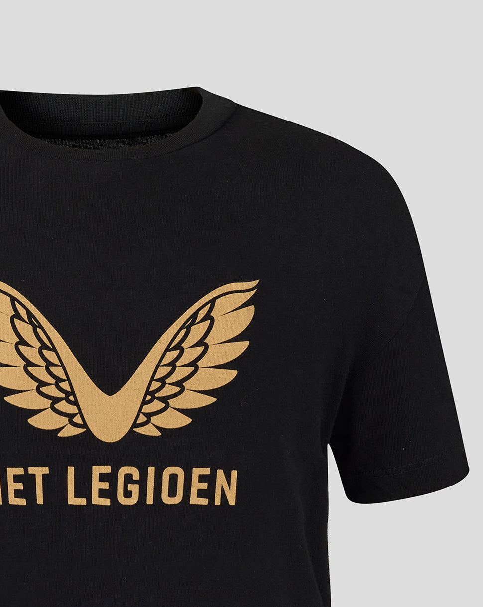 Gold wing crest on black Feyenoord Junior shirt chest area