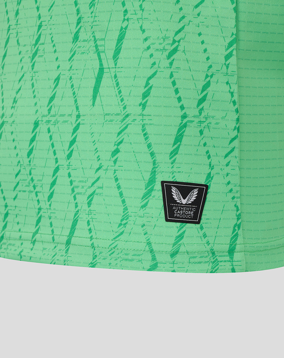 Green FC Twente 25/26 goalkeeper shirt fabric with diagonal print and authentic Castore product badge.