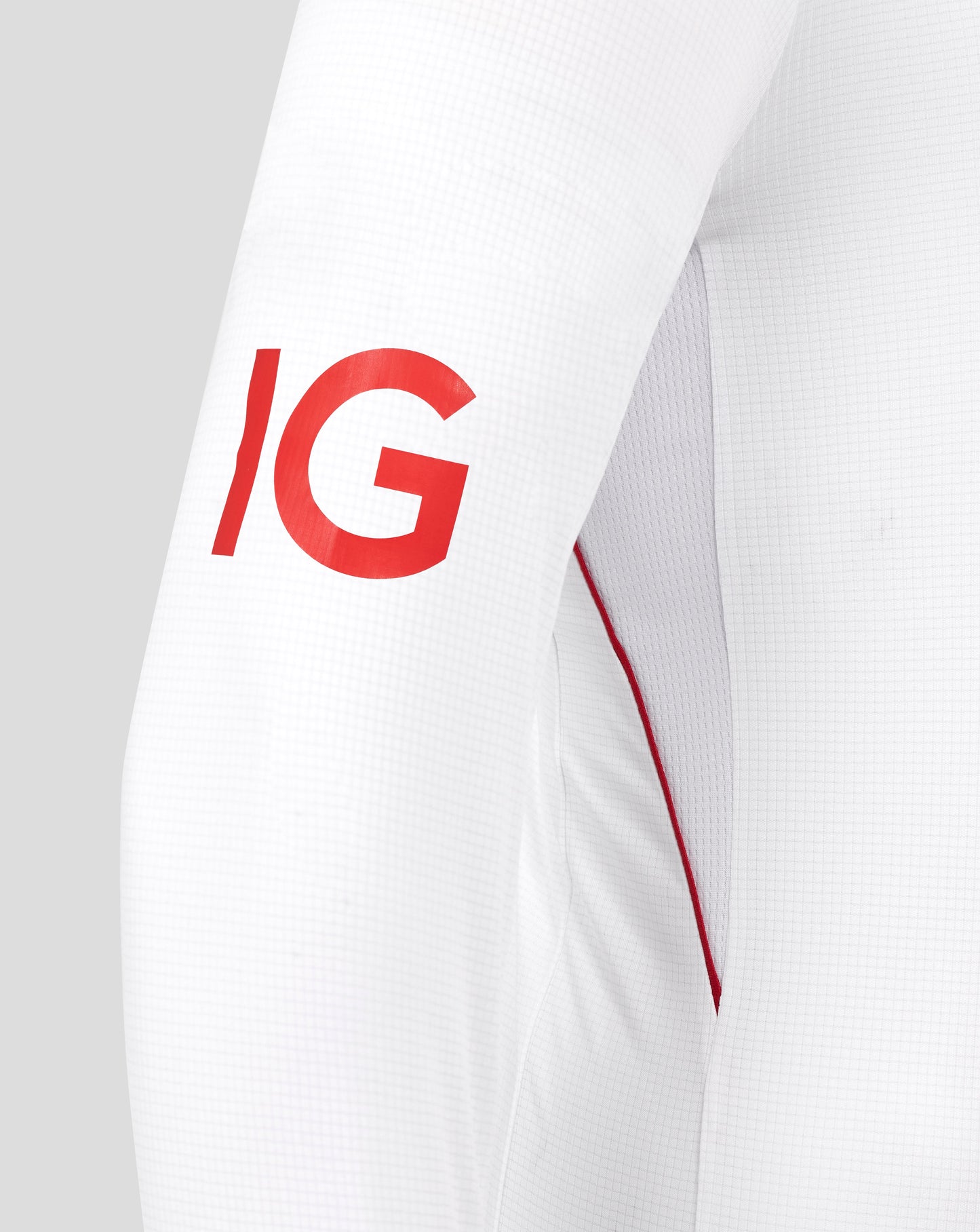 White sleeve with red 'IG' logo on a light gray background