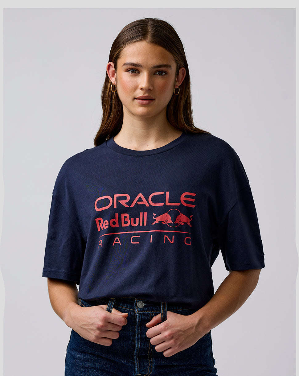 Person wearing a navy blue t-shirt with Oracle Red Bull Racing logo on a light gray background