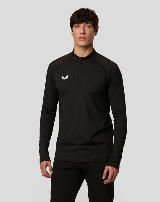 Man in Onyx black Golf 1/4 Zip